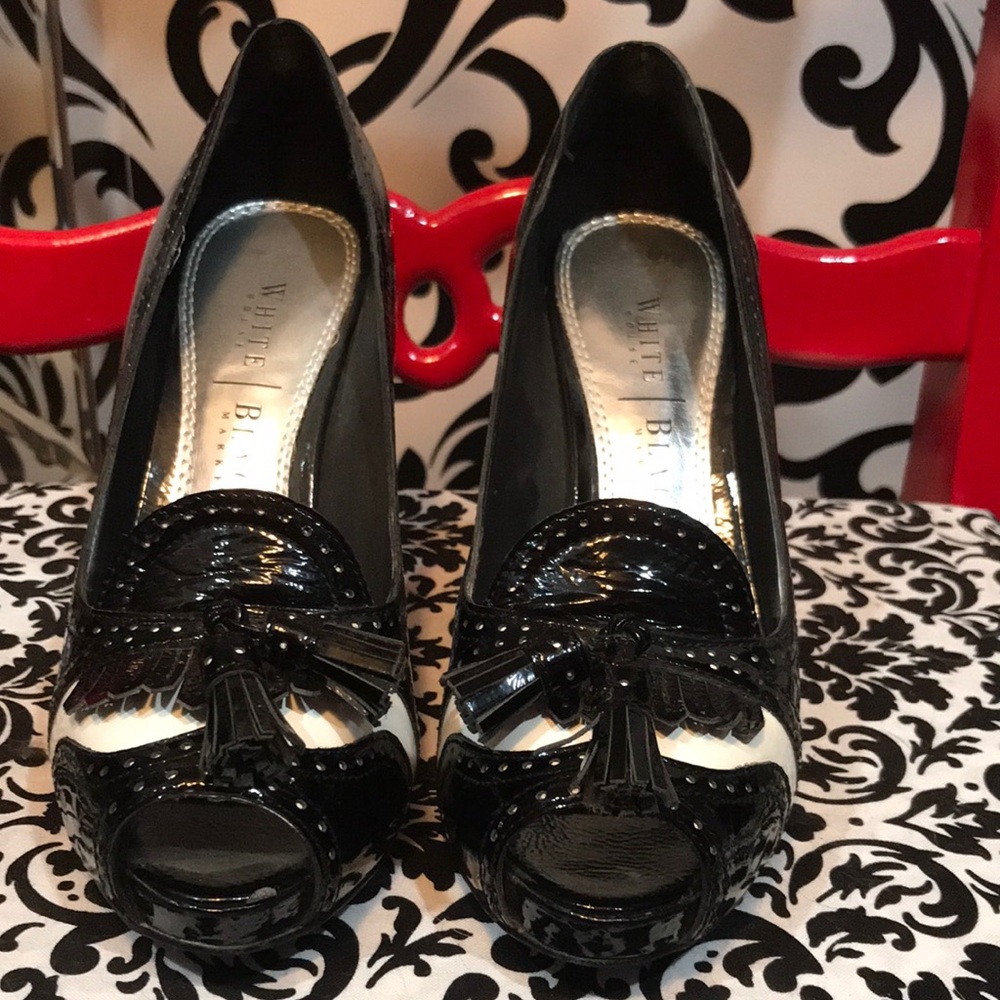 spectator pumps black white